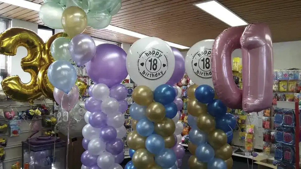 Ballon decoraties in diverse kleuren waaronder goud en zilver